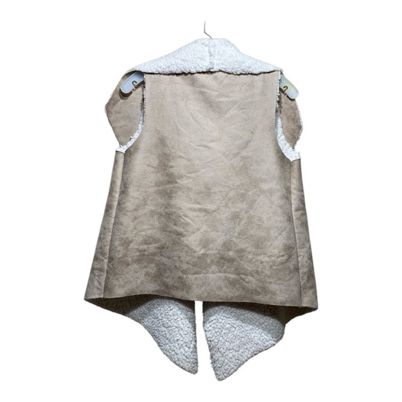 Women’s Coco+Jameson Buttonless Fleece Vest - Picture 3 of 5